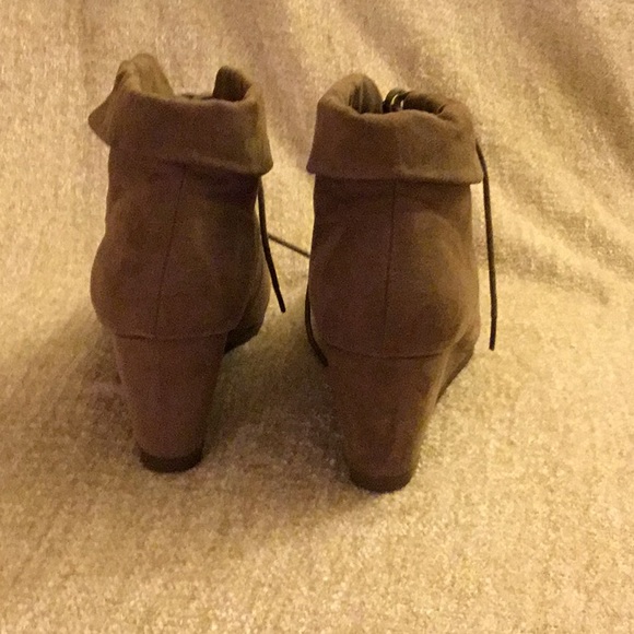 Brand New Ankle Boot, Light brown Suede. Size 6.5 - Picture 3 of 5